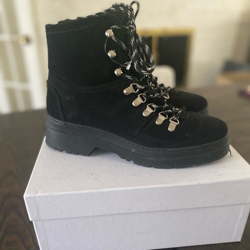 Simons size 40 water resistant hiking style boots with faux fur trim.